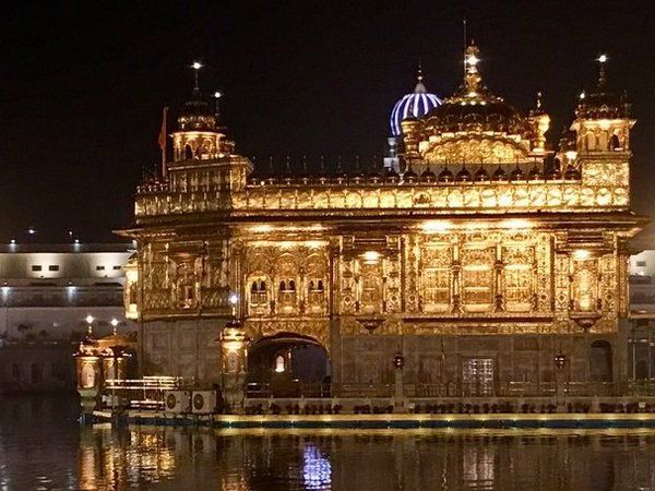 Hukumnama in Golden Temple amritsar guru granth sahib prakash seva guru nanak dev ji gurpurab 