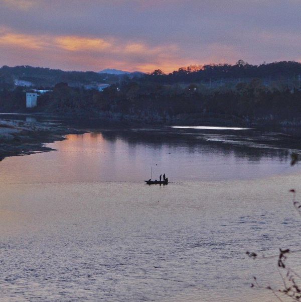 South Korean Imjin river near North Korea border turns red after culling of thousands pig