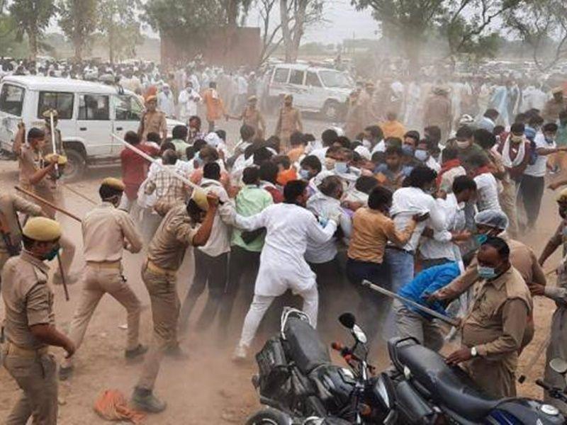 फिरोजाबाद में लाठीचार्ज फिरोजाबाद में लाठीचार्ज