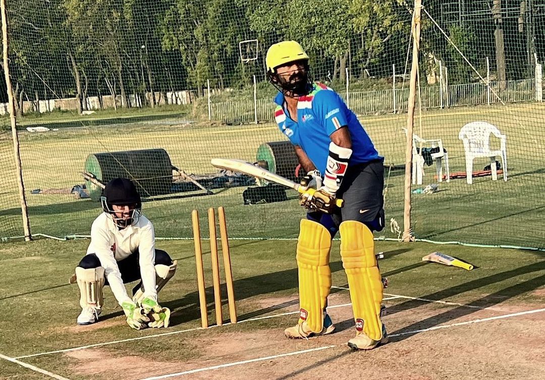 Janhvi Kapoor shares photos from mr and mrs mahi preparations in cricket  camp with dinesh kartik, सामने आईं 'क्र‍िकेट कैंप' से जान्‍हवी कपूर की  फोटोज, मिस्‍टर एंड मिसेज माही के ल‍िए द‍िनेश