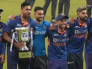 भारत-वेस्‍टइंडीज तीसरे टी20 के लाइव अपडेट्स यहां हासिल करें