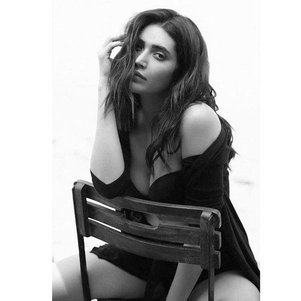 Karishma Tanna, Karishma Tanna Bikini, Karishma Tanna in black bikini, sanju Karishma Tanna, naagin 