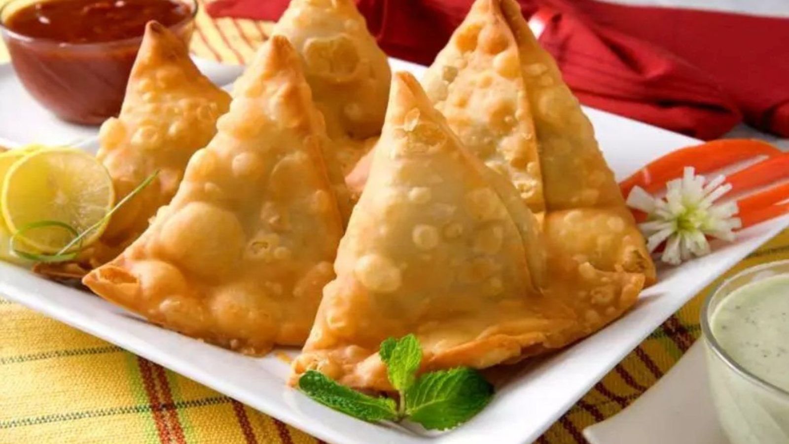 How To Make Masala Samosa At Home Recipe In Restaurant Style Hindi Video  2020,masala samosa Recipe Video: अब घर पर ही बनाये रेस्टोरेंट जैसे समोसे,  जाने क्या रेसिपी