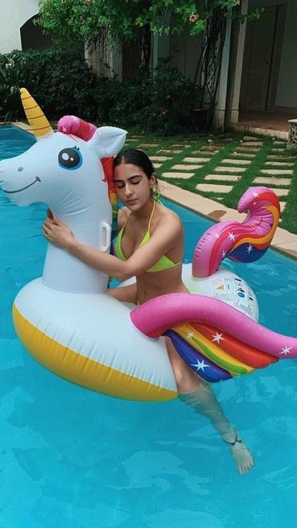 Sara Ali Khan swimming pool photos