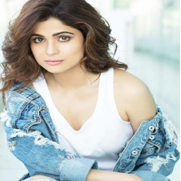 फैंस को खूब पसंद आ रहा शमीता शेट्टी का ये लुक