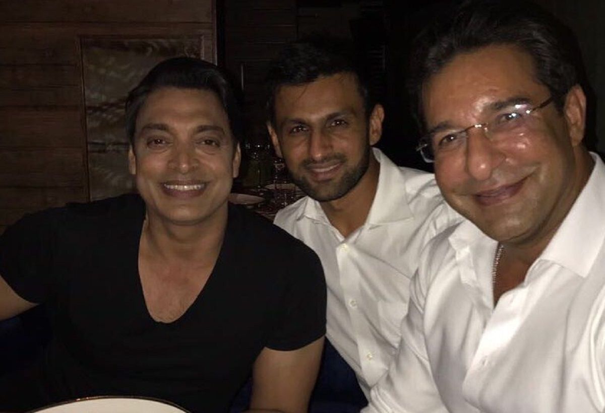 Shoaib Akhtar with friends