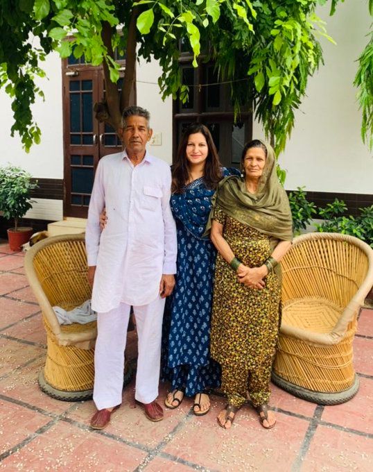 sonali phogat, sonali phogat family