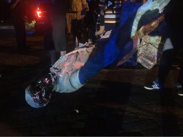 जॉर्ज फ्लॉयड की मौत के बाद निशाने पर 'दासता के प्रतीक'