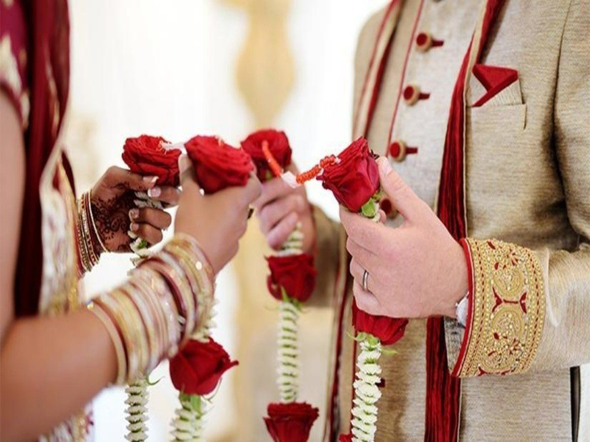बारात लेकर थाने पहुंच गया दूल्हा, देखते रह गए पुलिसकर्मी, जानें क्या है ये मजेदार मामला?