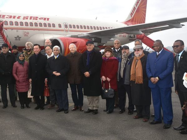 कश्मीर के स्थानीय लोग 16 देशों के नेताओं से मुलाकात की