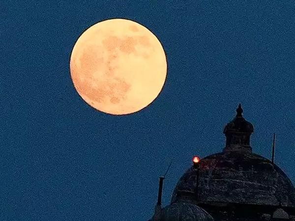 Chandra Grahan Pregnancy Effect