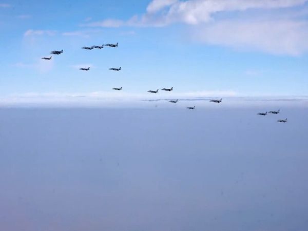 डॉर्नियर से राफेल तक की उड़ान, राजपथ पर 75 विमानों का शो