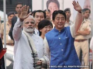 PM मोदी के खास दोस्त थे शिंजो आबे, वाराणसी ले जाकर साथ करवाई थी गंगा आरती