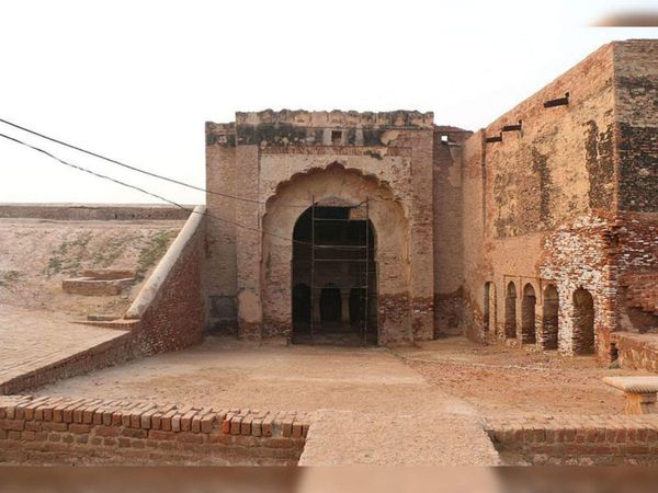 Rajasthan के हनुमानगढ़ में दर्दनाक हादसा, ओवरटेक करते हुए नहर में गिरी जीप, 5 में 3 की मौत !