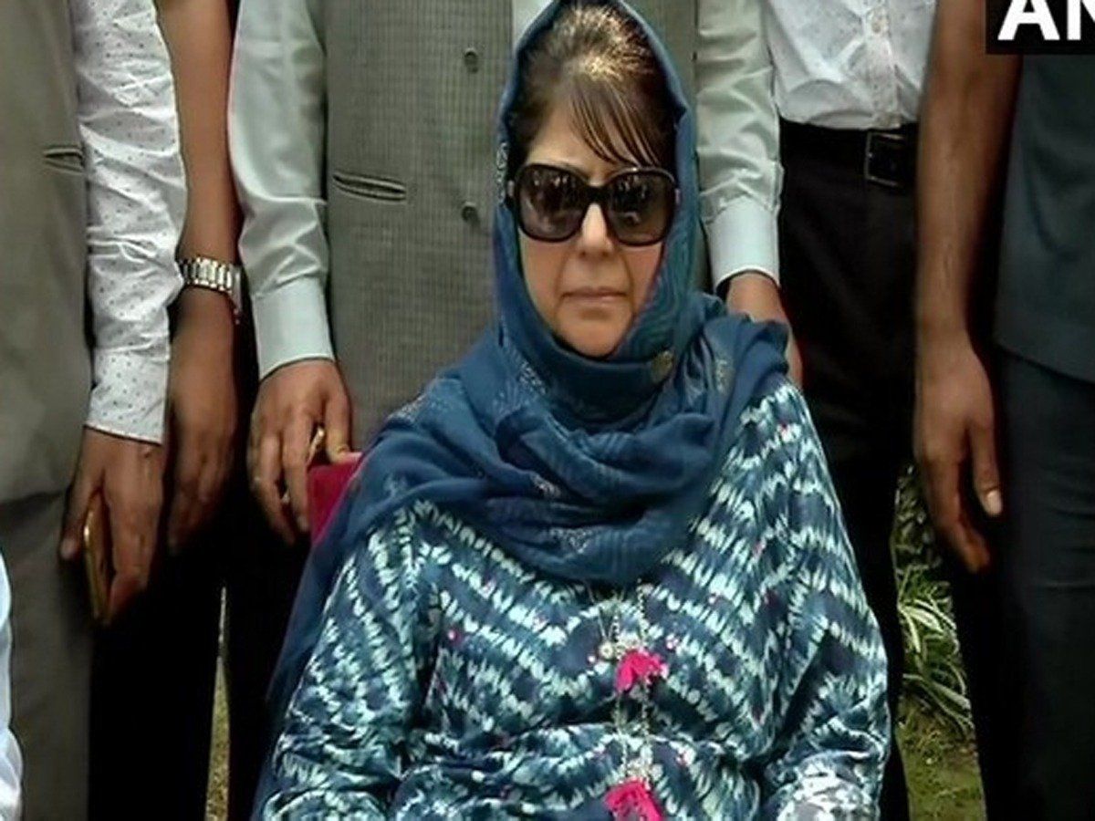 अभी नजरबंद ही रहेंगी महबूबा मुफ्ती, 3 महीने हिरासत और बढ़ी, सज्जाद लोन रिहा