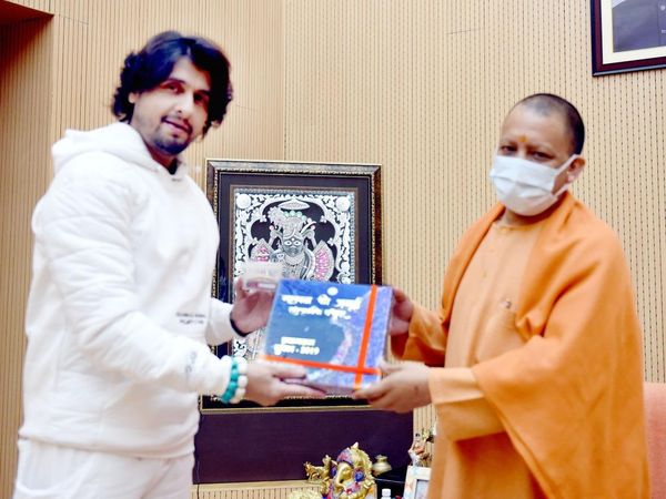 Sonu Nigam and Yogi Adityanath
