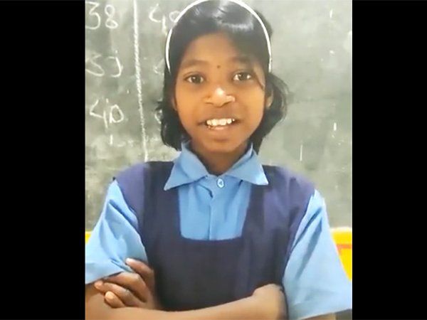 8 साल की इस बच्ची की आवाज इतनी 'सुरीली' की कायल हुए लोग, Viral हो रहा वीडियो