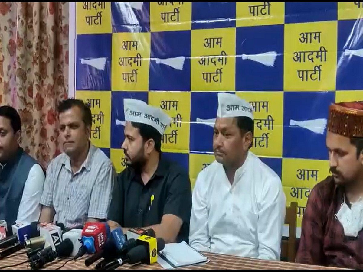 'मिशन हिमाचल' पर AAP, केजरीवाल के कांगड़ा दौरे से पहले कांग्रेस-BJP नेता सहित कईयों ने थामा आप का दामन