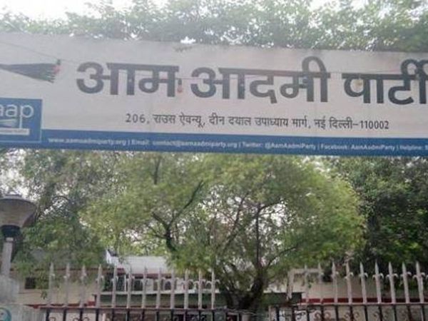 Seelampur MLA Ishrak Khan says AAp gave ticket to tainted candidate, दिल्ली चुनाव 2020 : टिकट कटने पर इशराक खान के सुर हुए बागी, बोले-सीलमपुर में AAP ने 'दागी' को दिया टिकट