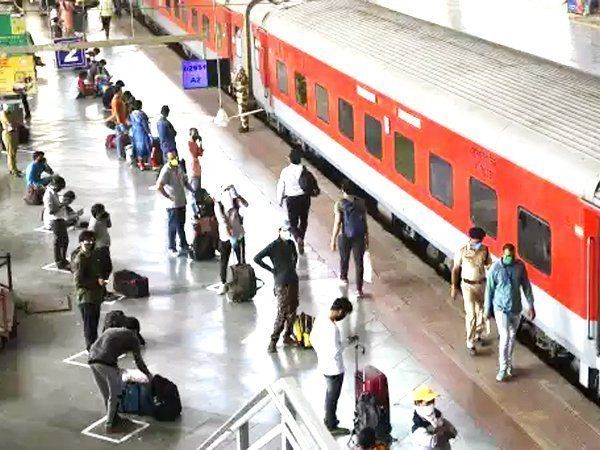 contactless ticket : Indian Railways big decision, now QR code on train tickets, checking without any touch