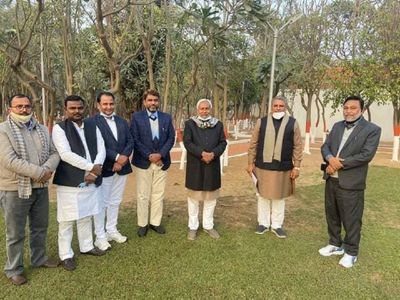 Bihar Five MLAs from Asaduddin Owaisi’s party AIMIM met CM Nitish Kumar, speculation intensified Bihar Five MLAs from Asaduddin Owaisi’s party AIMIM met CM Nitish Kumar, speculation intensified