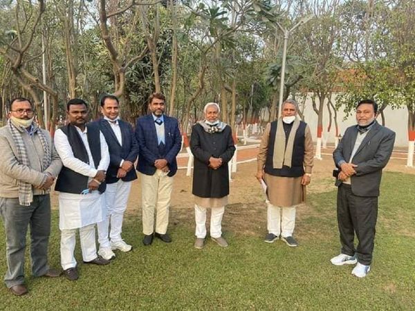 Bihar Five MLAs from Asaduddin Owaisi’s party AIMIM met CM Nitish Kumar, speculation intensified