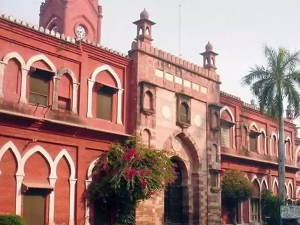 AMU:कोरोना के खतरे के मद्देनजर अलीगढ़ मुस्लिम विश्वविद्यालय ने हॉस्टल खाली करने का आदेश किया जारी