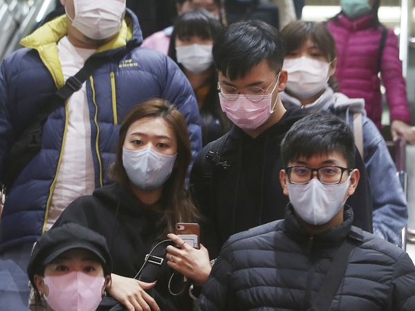 Coronavirus: नस्लवाद भी फैला रहा कोरोना वायरस, एशियाई लोगों से हाथ भी नहीं मिला रहे लोग