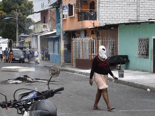 कोरोना का ऐसा कहर, अस्‍पतालों, मुर्दाघरों में भी कम पड़ गए जगह तो लोगों ने घर के बाहर रख दिए शव