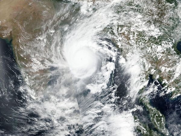 बंगाल के 20 जिलों को प्रभावित कर सकता है 'यास', ओडिशा में खतरे की आशंका, आपदा टीमें तैयार