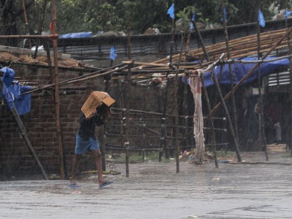 Amphan Toofan News LIVE: ओडिशा के तट से टकाराएगा अम्फान, समुद्र में उठीं ऊंची ऊंची लहरे