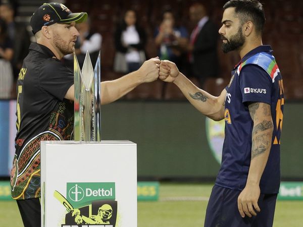 Aaron Finch and Virat Kohli