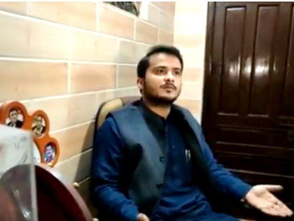 Rampur: अब्दुल्ला आजम ने अपने सुरक्षाकर्मियों से बताया 'जान का खतरा', कहा- पता नहीं कब गोली मार दें-Video