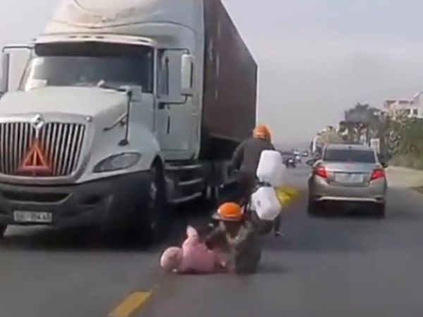 Woman Save Son From getting crushed under a truck Watch Shocking Accident Viral Video