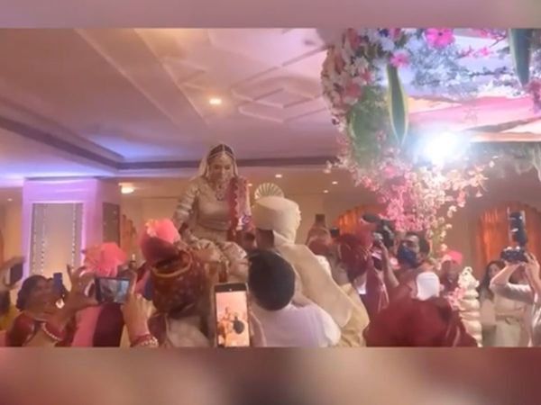 Aditya Narayan, Shweta Aggarwal