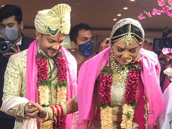 Aditya Narayan Singh Wedding glimpse photos and video