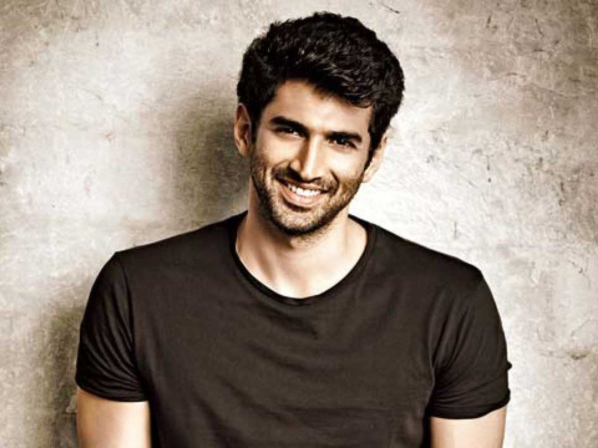 Aditya Roy Kapoor Body: आदित्य रॉय कपूर की तरह फिट और हैंडसम दिखने के लिए लड़के आजमाएं ये टिप्स