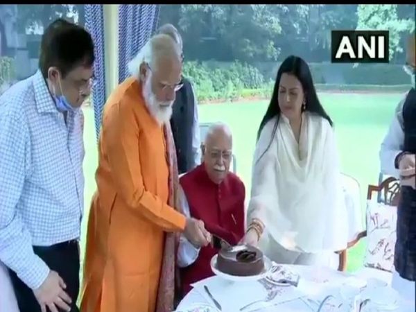 PM Modi visits Lal Krishna Advani's residence to celebrate latter's birthday today in Delhi 