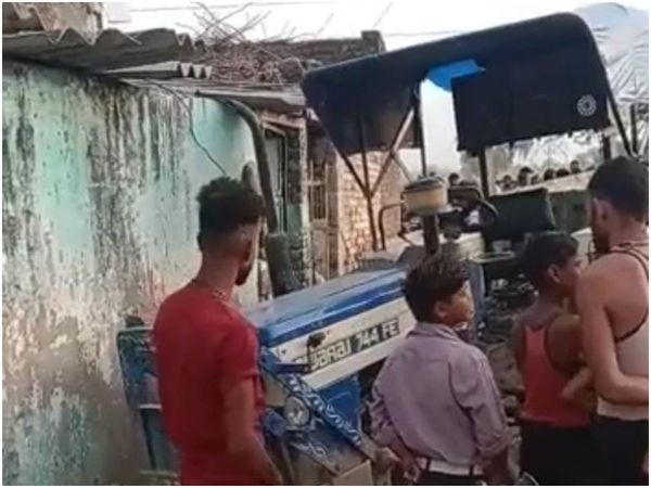 Tractor crushed five people in Agra