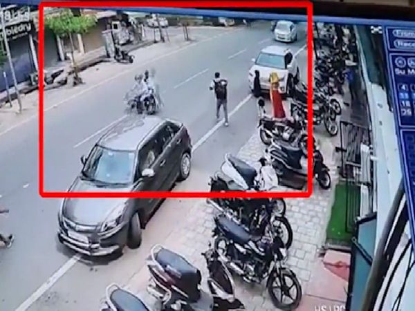 Agra Robbers loot Manappuram gold loan office, 2 arrested and Killed after an encounter