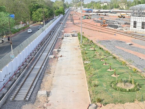 Agra Metro track 
