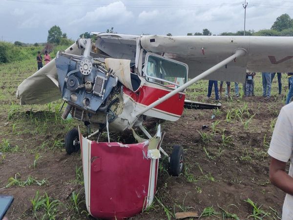 Maharashtra A trainee aircraft crashed in a farm in Kadbanwadi village of Indapur taluka in Pune district today