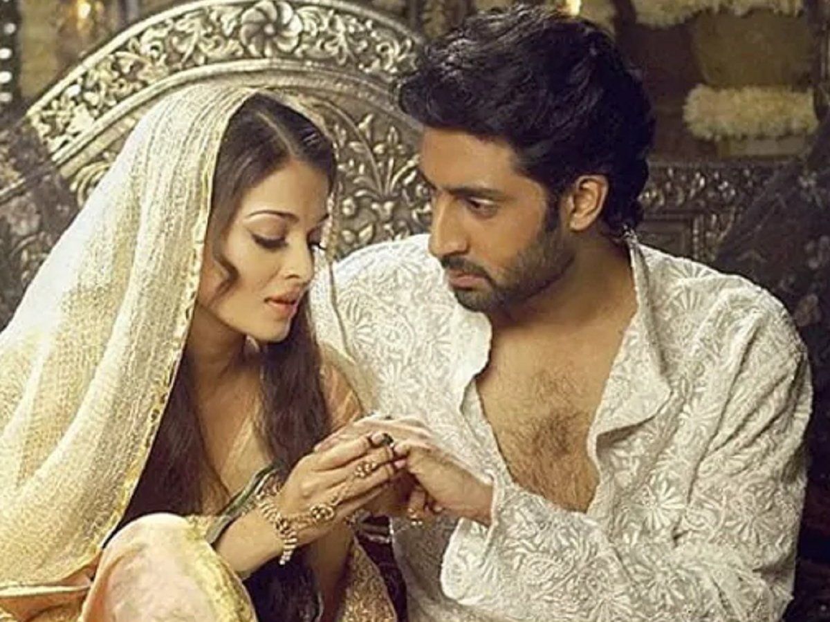 कैमरे के सामने किस क्यों नहीं करतीं ऐश्वर्या राय बच्चन? जब पति अभिषेक ने  दिया था मजेदार जवाब Why doesn't Aishwarya Rai Bachchan kiss in front of the  camera? husband Abhishek reply |