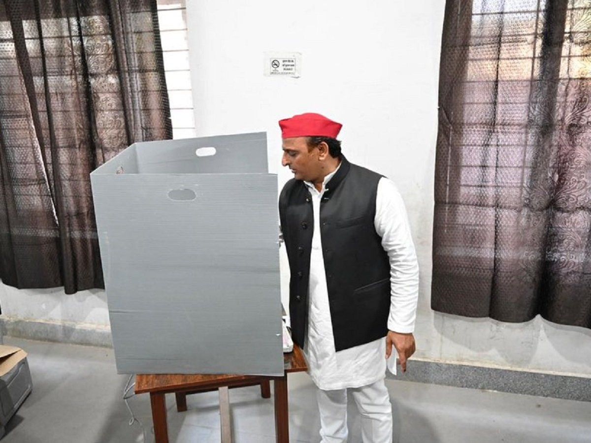 UP Chunav: अखिलेश यादव के खिलाफ सैफई में मामला दर्ज, आदर्श आचार संहिता के उल्लंघन का है आरोप