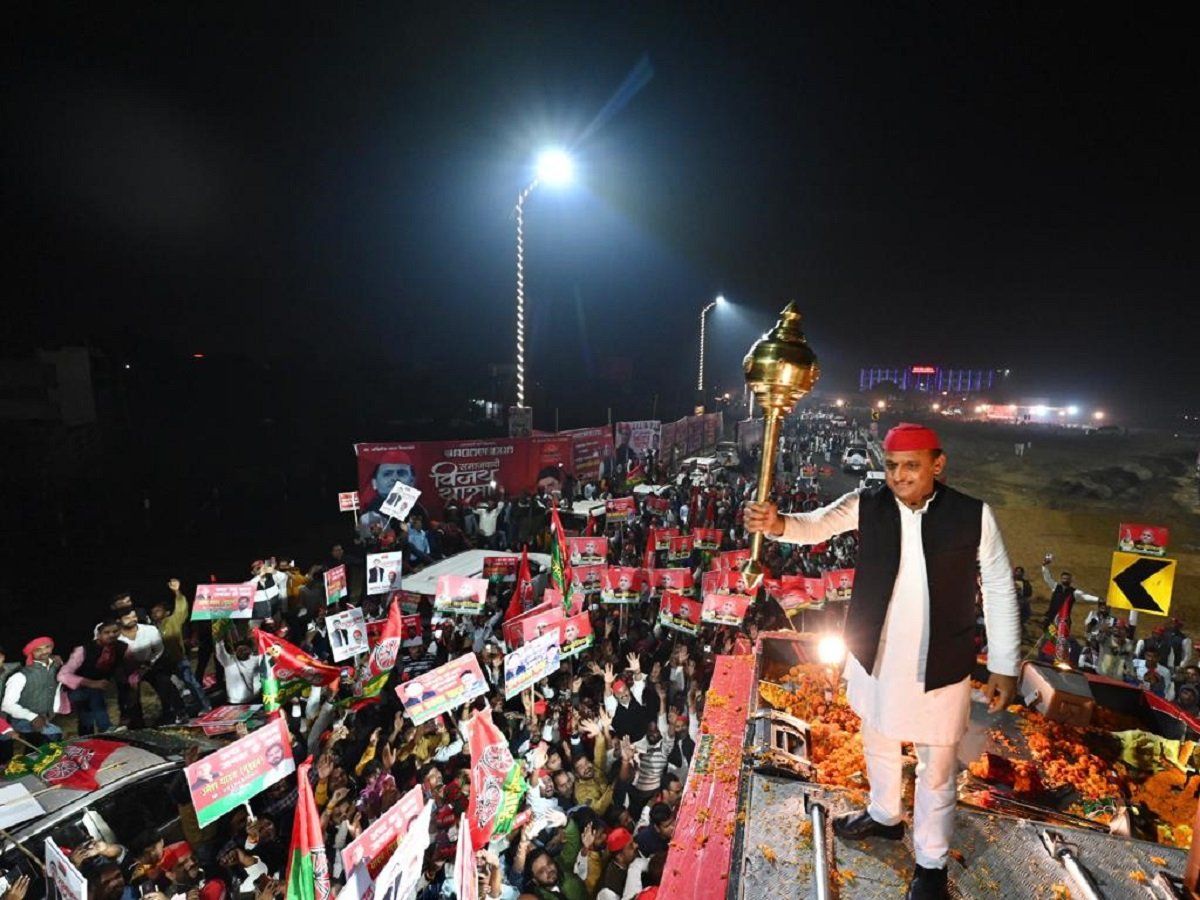 अखिलेश, सोनिया-राहुल-मणिशंकर अय्यर जैसी कर रहे हैं गलती ? कहीं उल्टा न पड़ जाय दांव