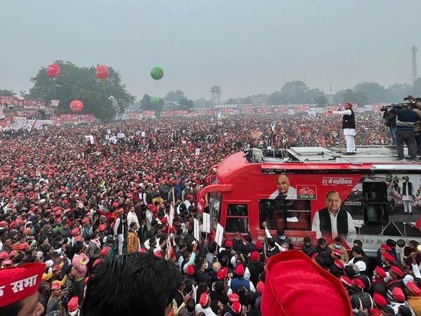 Akhilesh Yadav's counterattack on Kanpur raid - this shows demonetisation failed