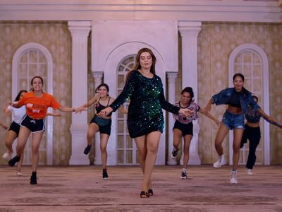 Akshara Singh Bhojpuri Song Patli Gali se Nikal 
