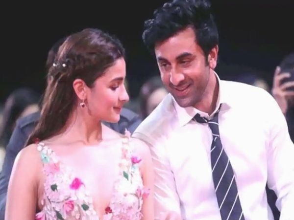 Alia Bhatt and Ranbir Kapoor throwback Kissing Video