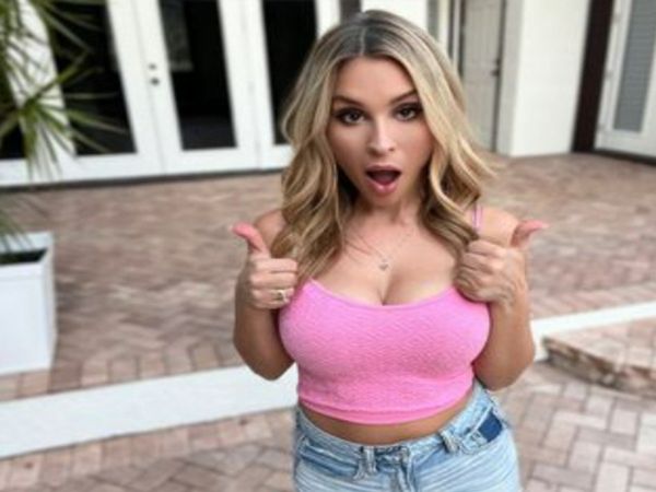 woman earn huge money from selling pictures of her thumb