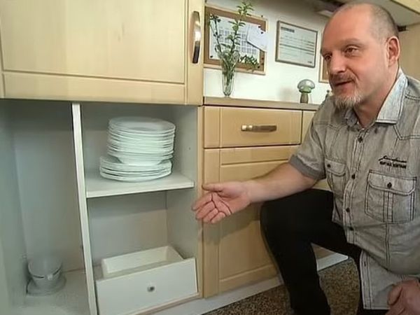 Man Find One Crore 19 Lakh Cash In Second Hand almirah Bought Online In Germany